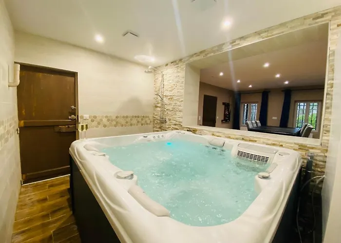 Un Moment Hors Du Temps - Jacuzzi - Sauna - Billard - Parking - 167