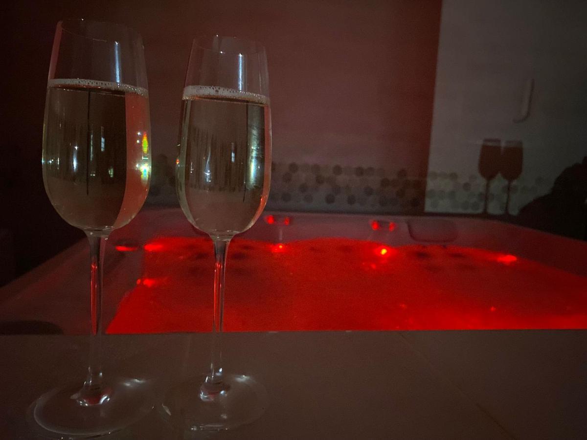 Un Moment Hors Du Temps - Jacuzzi - Sauna - Billard - Parking - 167 Apartment