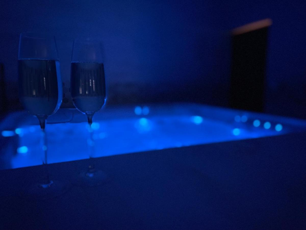 Un Moment Hors Du Temps - Jacuzzi - Sauna - Billard - Parking - 167 Apartment *